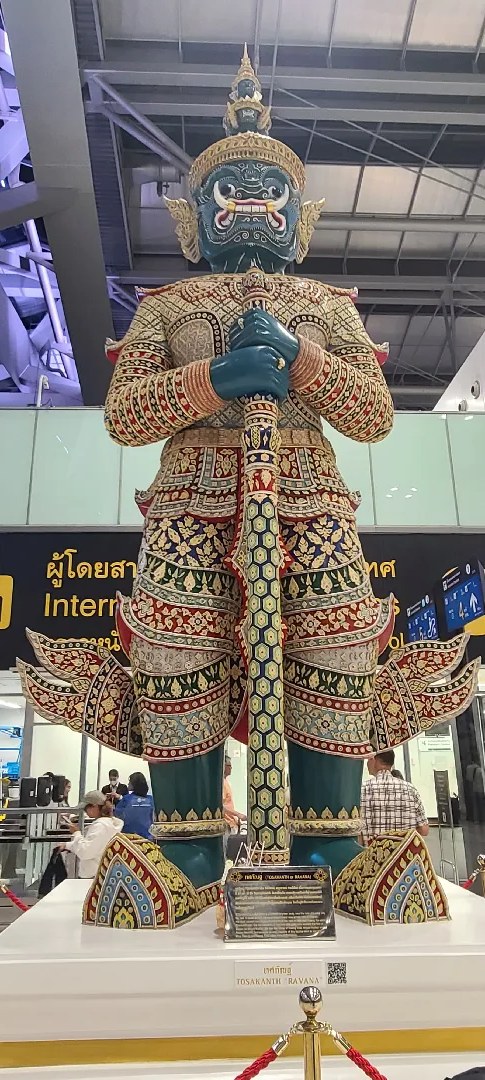Yaksha Tosakanth à l’aéroport Suvarnabhumi