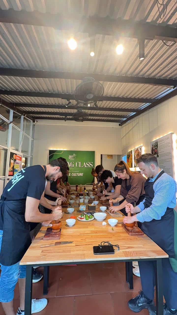 Groupe de participants après le cours de cuisine